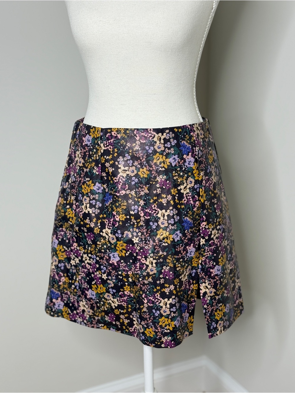 Anthropologie Maeve Faux Leather Floral Mini Skirt | Size 6 | NWT - Picture 3 of 5
